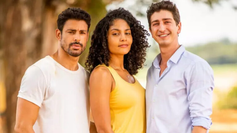 Da esquerda para a direita, aparecem na imagem os atores Cauã Reymond, Bárbara Reis e Johnny Massaro, protagonistas de Resumo Terra e Paixão (foto: Divulgação)