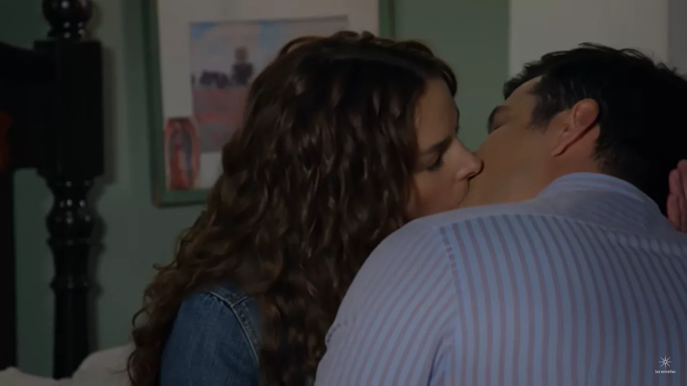 Ângela e Leonardo se beijam em Contigo Sim (Foto: Divulgação)